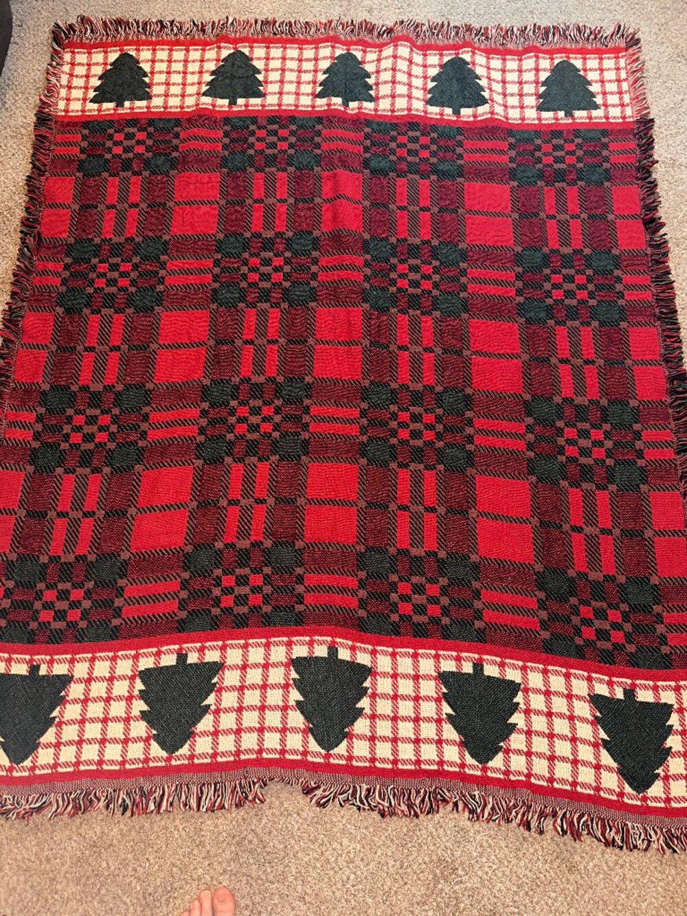 RED and GREEN Plaid Pattern CHRISTMAS THROW Fringe BLANKET With TREES Vintage
